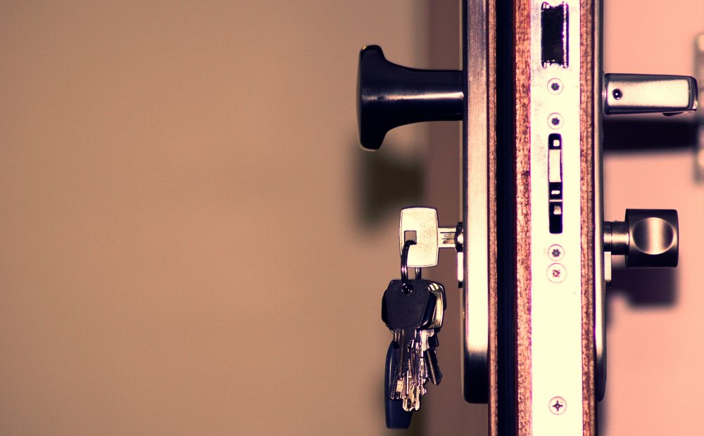 Brug en låsesmed til at øge boligens sikkerhed