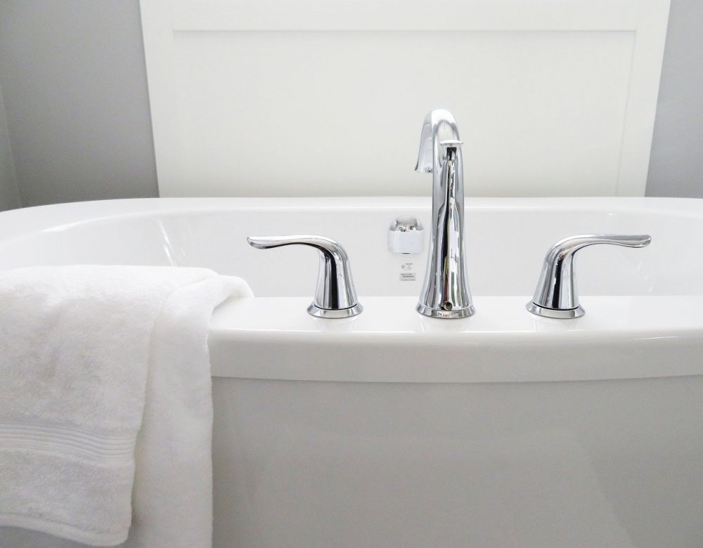 Er der slidt emalje på dit badekar? Dette kan du gøre ved det